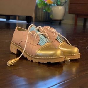 Pink and gold oxfords with blue accent